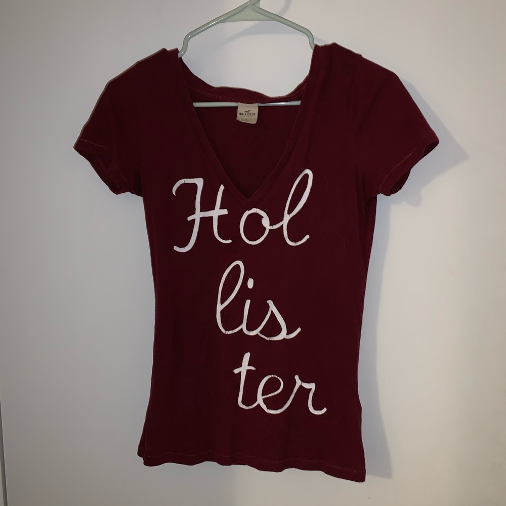 Maroon Hollister tee WILLING TO BUNDLE!!